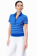 Blusa recta azul con escote en V y rayas horizontales