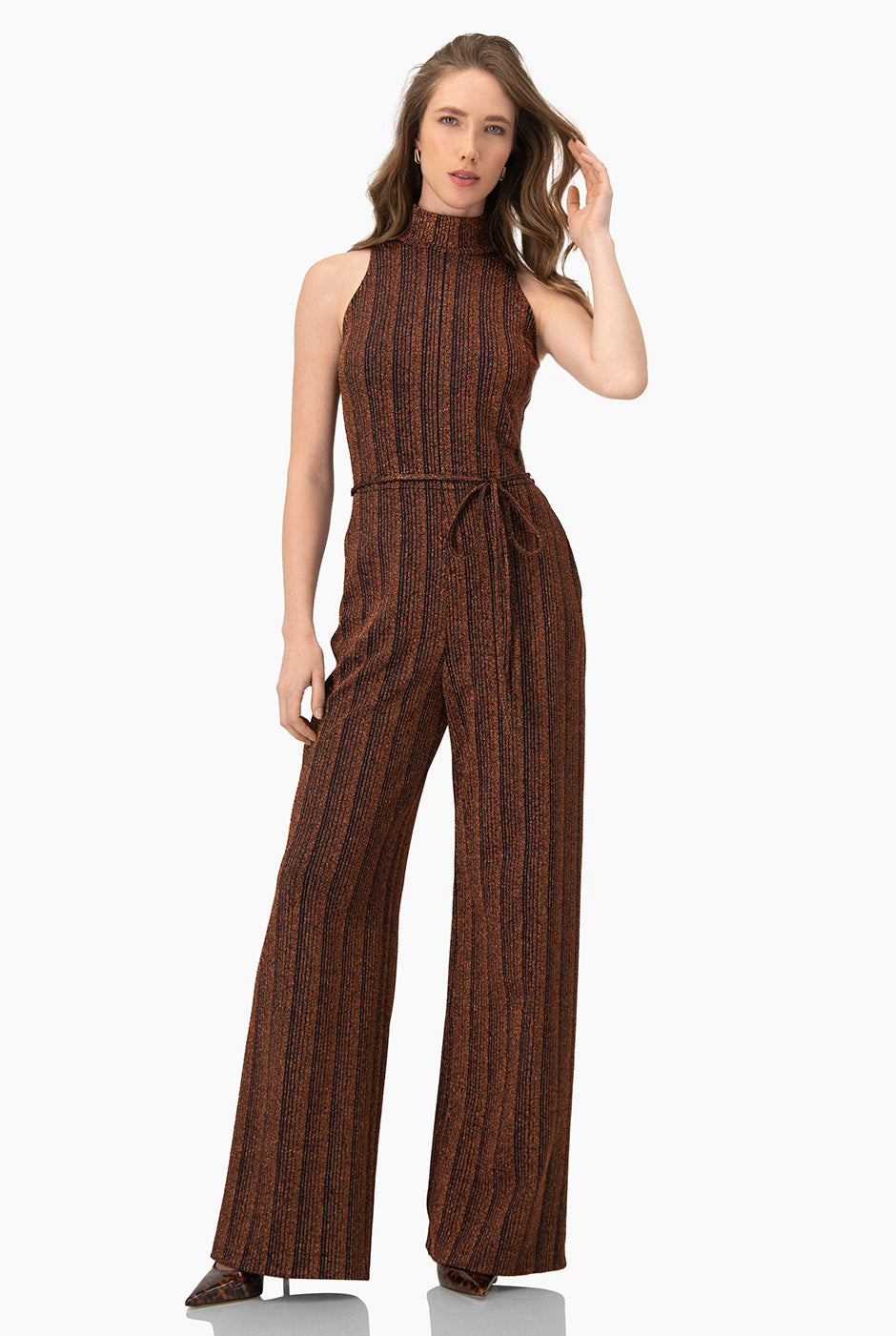 Jumpsuit azul marino amplio con cinturón y rayas