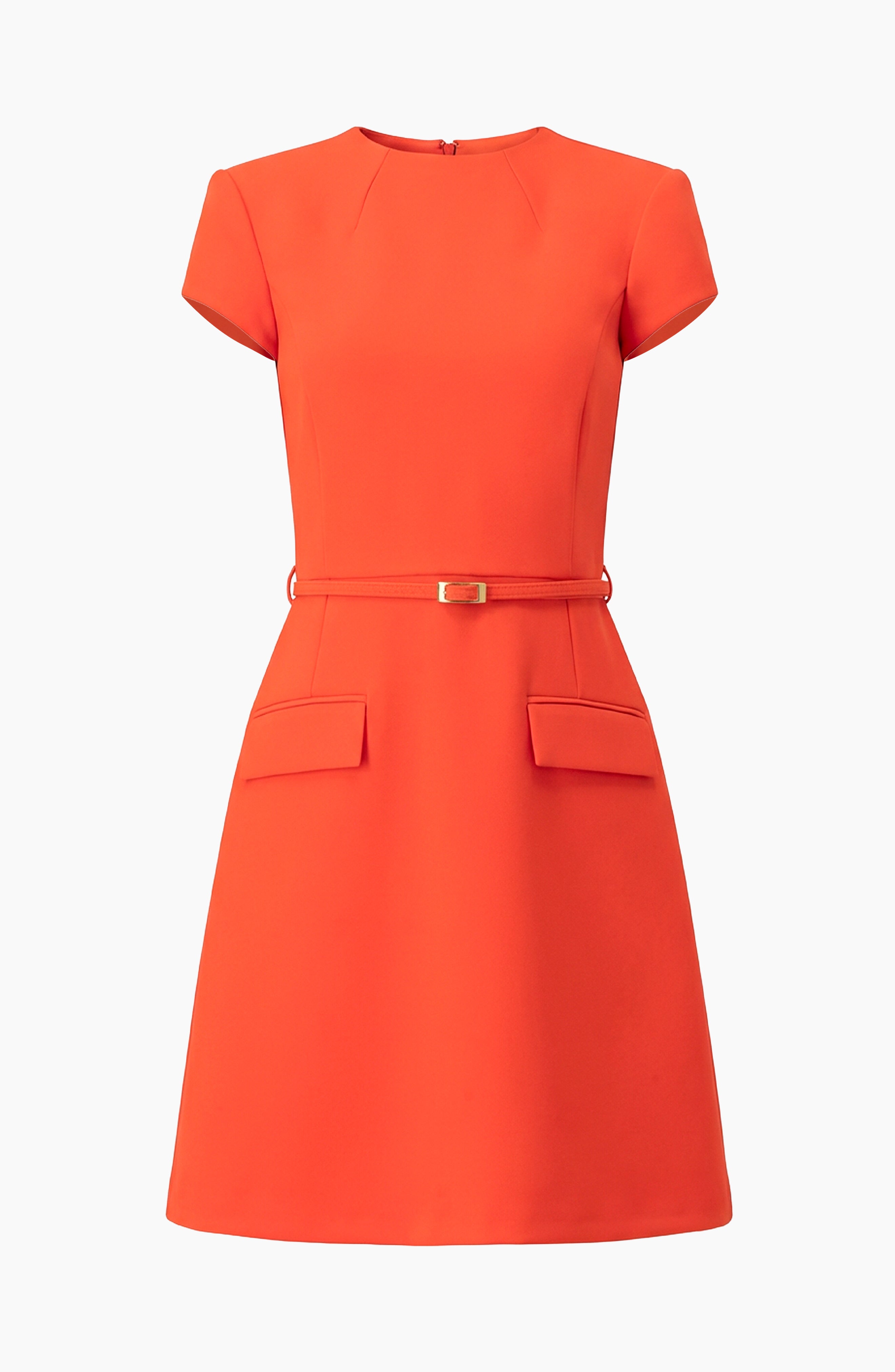 Vestido naranja corto con cuello alto y cinturón